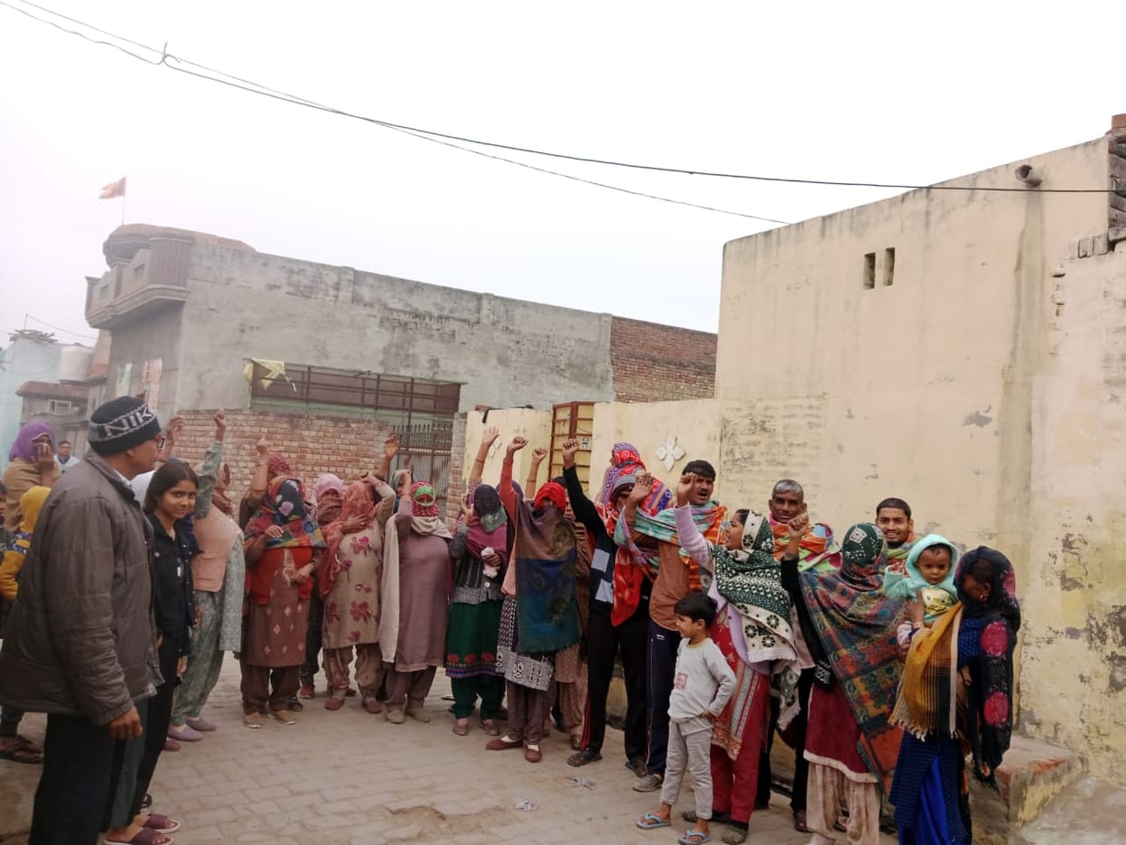 MNREGA workers raised slogans against the government