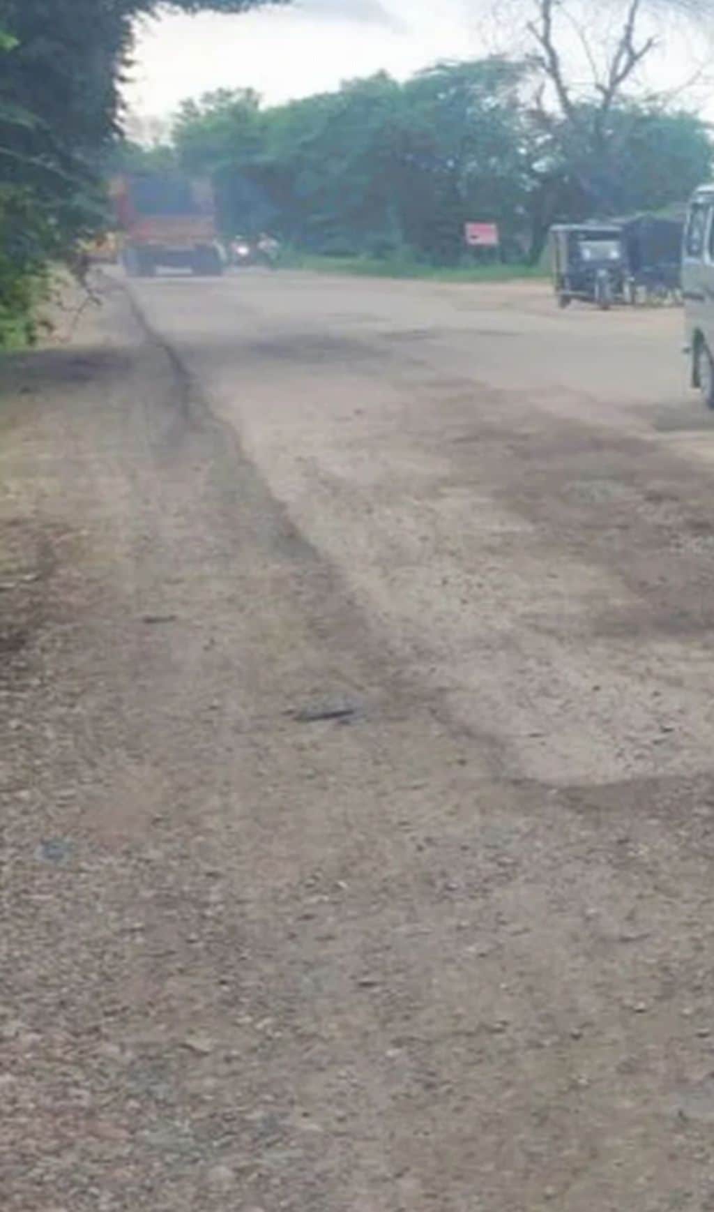 बिसौली-आंवला रोड। संवाद