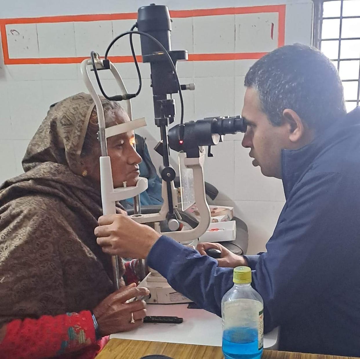 Changing weather is causing eye problems, 50 people are reaching the OPD every day.