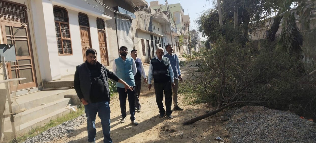 The Market Committee Chairman inspected the road.