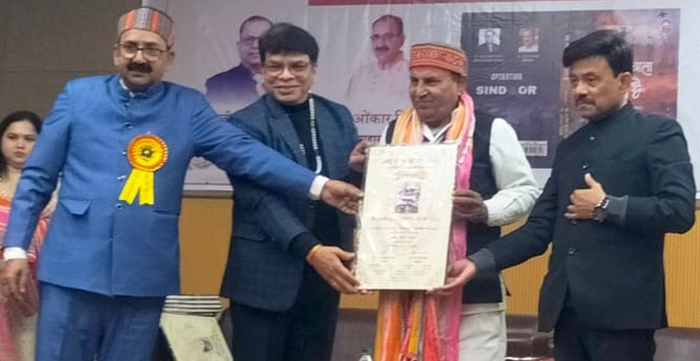 Writer Santosh Patairiya received the National Pride Award.