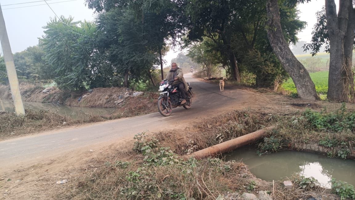 People are facing problems due to the bridge without railing