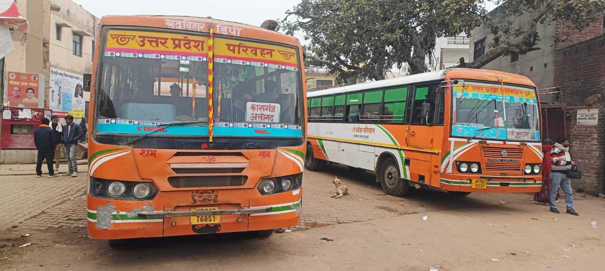 Due to a lack of passengers, the Lucknow bus service has been suspended.