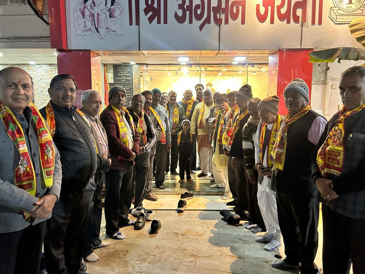 A grand aarti ceremony was held at the Maharaja Agrasen court.