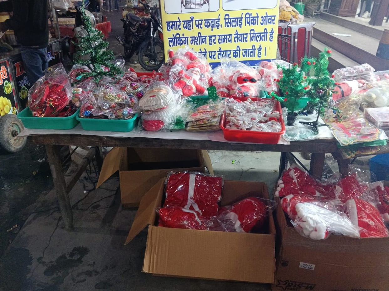 The markets are decorated with garlands and lights before Christmas.
