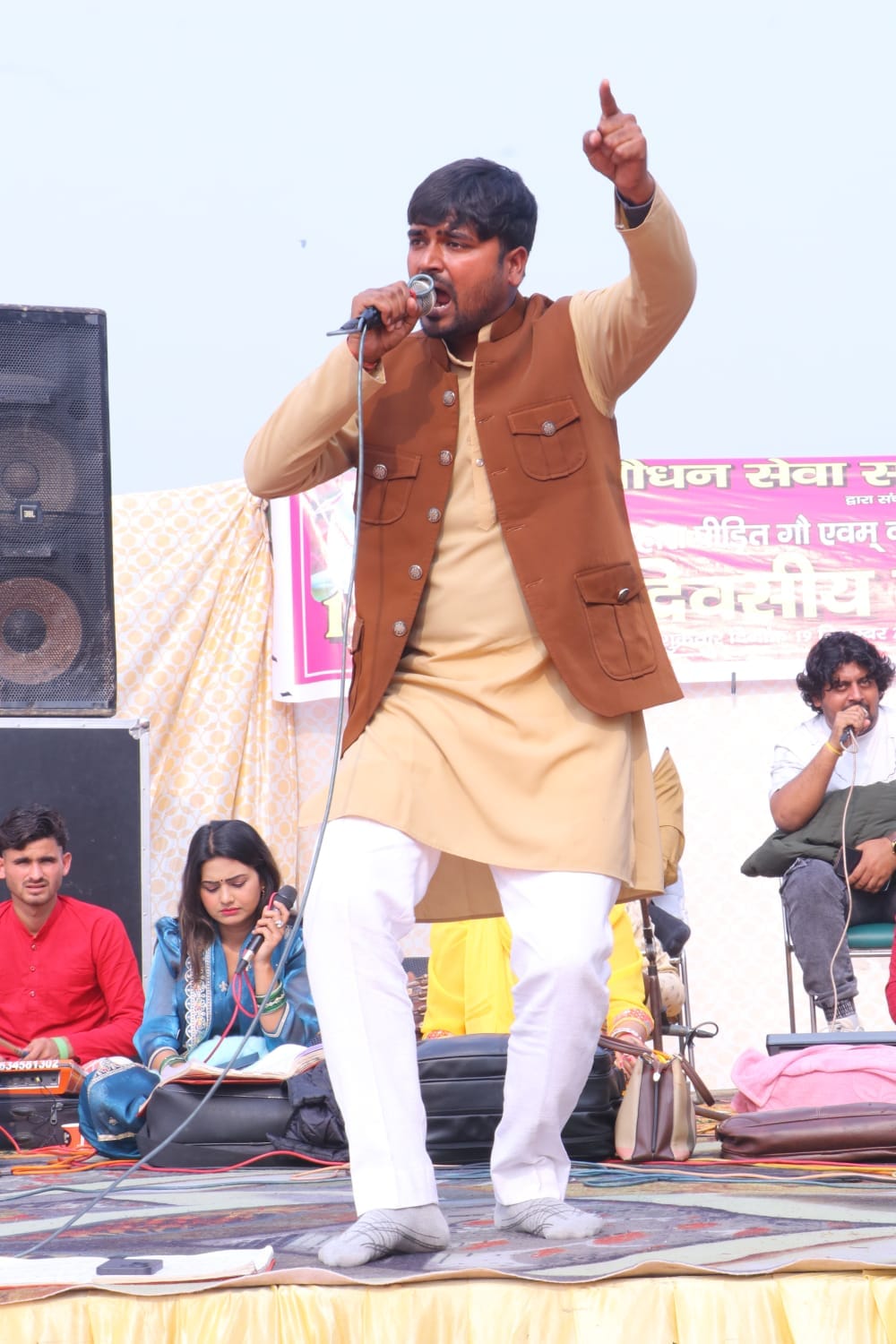 A large crowd of cow protectors gathered on the second day of the annual festival at the Jakhoda treatment center.