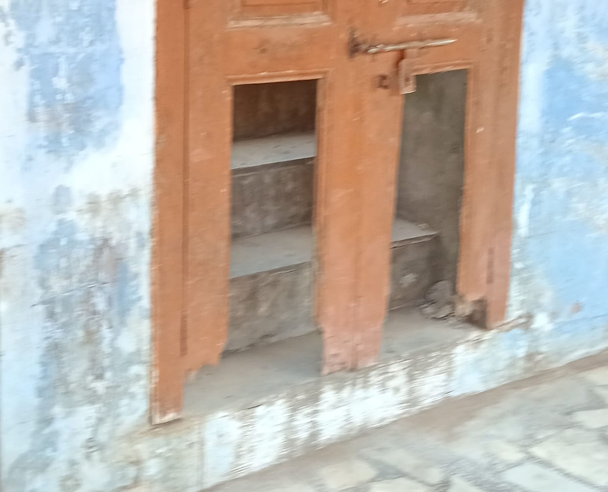 The school's windows and doors are dilapidated, and students are forced to study while sitting on the floor.