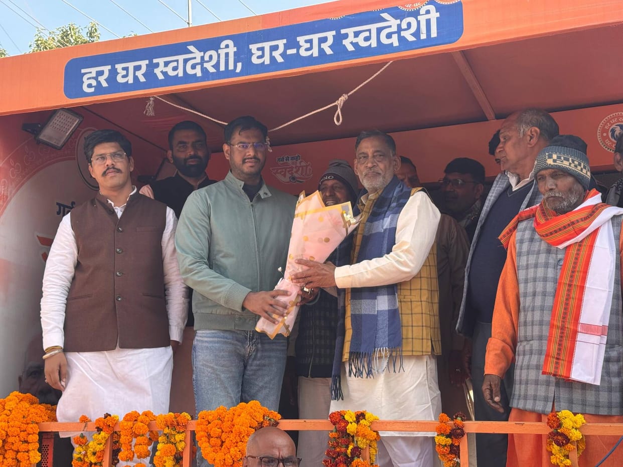 The 'Self-Reliant India' resolution journey was welcomed in Mahendragarh.