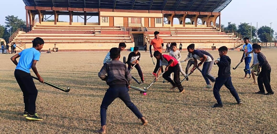 फोटो17सोरोंजी स्पोर्ट्स स्टेडियम में आयोजित हॉकी ट्रॉयल में प्रतिभाग करते खिलाड़ी।स्रोत:वि