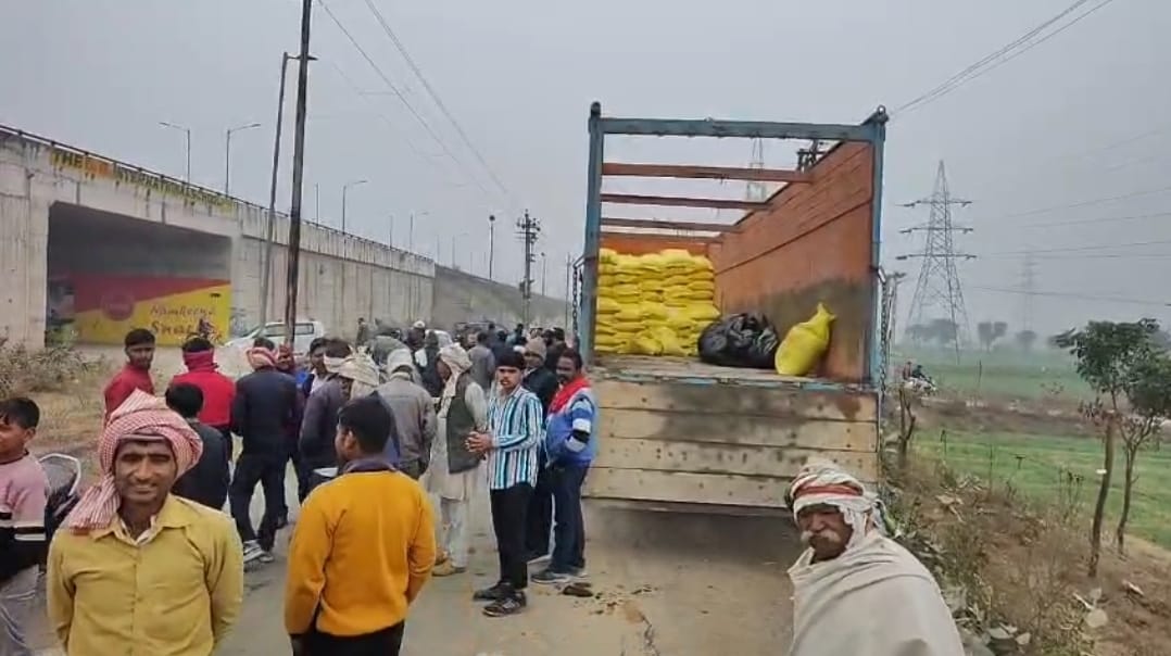 Urea-laden truck for black marketing on the road, 600 bags seized