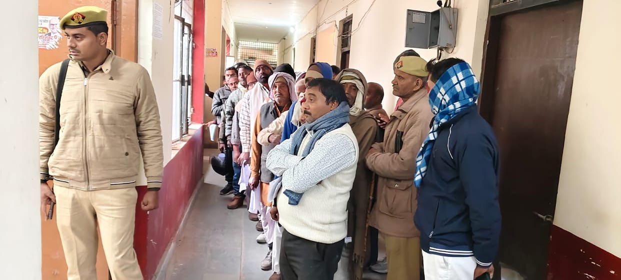 Naib Tehsildar accused of missing file, complaint to DM