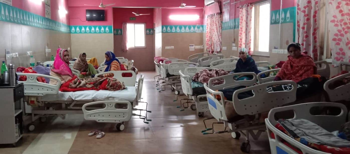 जिला अस्पताल में भर्ती महिलाएं। संवाद