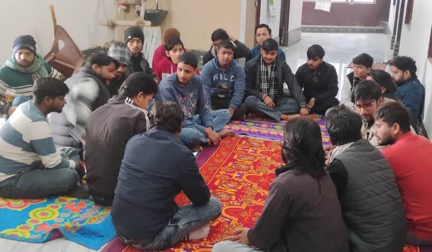 जलेसर में बैठक करते हिंदू एकता समूह के कार्यकर्ता। स्रोत संगठन