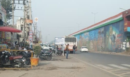 Bus stops at Pipli Chowk increase drivers' problems