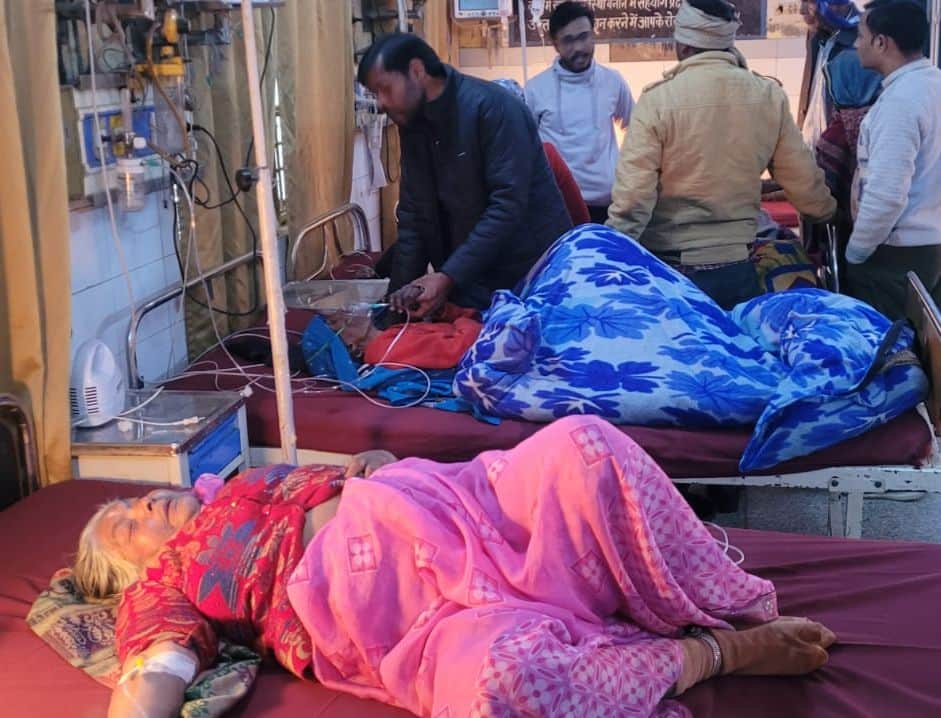 मेडिकल कॉलेज की इमरजेंसी में उपचार कराते मरीज। संवाद