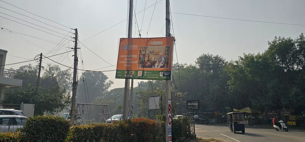 Advertisements are legal at 23 sites in the city, while 407 are illegal.