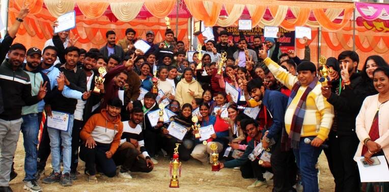 The participating students were awarded prizes at the conclusion of the Scout and Guide camp.