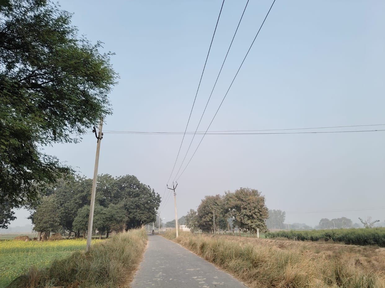 There are no safety wires under the high-tension lines, increasing the risk of accidents