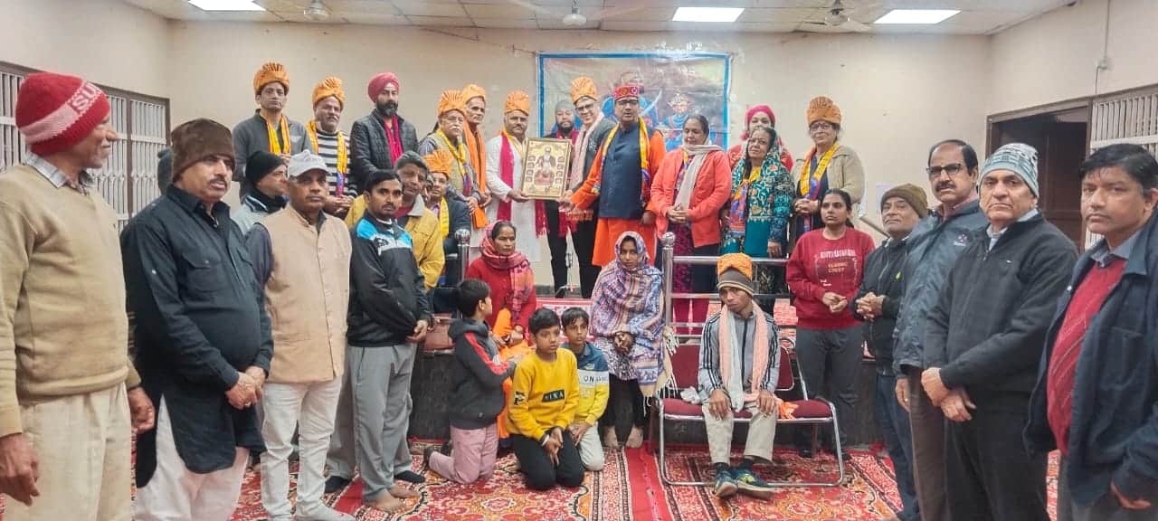 पंजाबी धर्मशाला में आयोजित संगोष्ठी में एक मंच पर आए लोग। स्रोत : संस्था