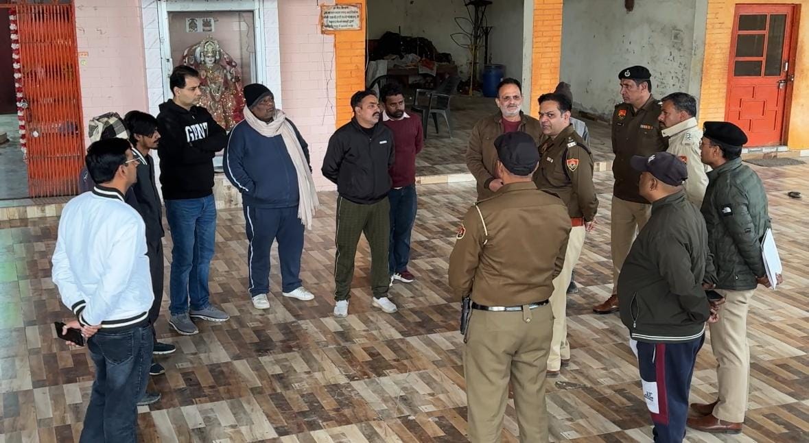Cash worth 11 lakh rupees and jewelry were looted from Nageshwar Dham Pakka Ghat temple