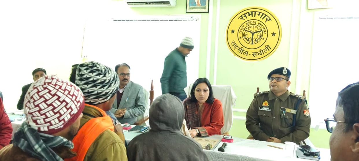 In Rudhauli, the DM heard the complaints of the complainants and gave instructions for their immediate resolution.