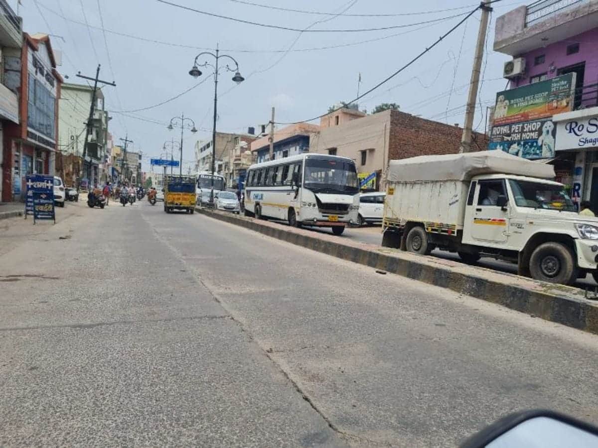 सरकुलर रोड की मौजूदा दशा। संवाद