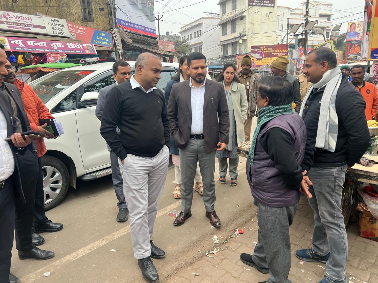 Special polling observers took to the streets, conducting inspections at polling booths and in residential areas