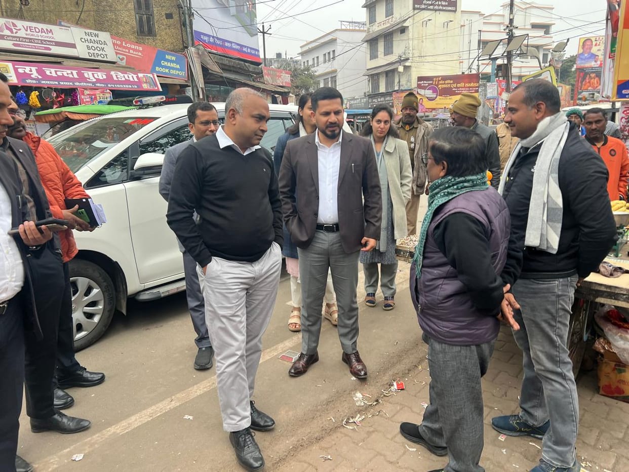 Special polling observers took to the streets, conducting inspections at polling booths and in residential areas