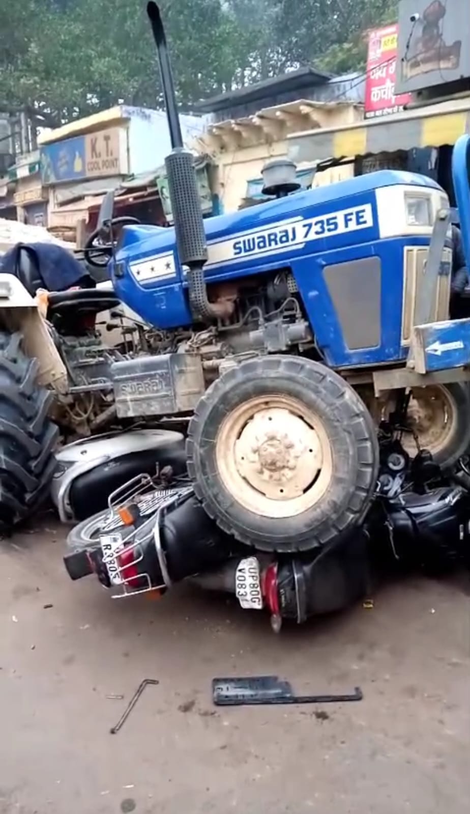 An uncontrolled tractor ran over two bikes and a scooter, a major accident was averted.
