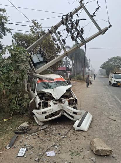 The high speed vehicle collided with the roadside electric poles, damaging them.