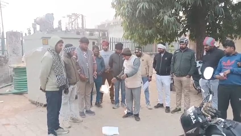 Contract employees are angry over non-compliance of the agreement.