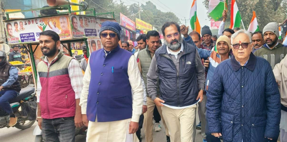 यात्रा में पूर्व सांसद चौधरी बृजेंद्र सिंह के साथ कैप्टन अजय यादव। स्रोत : प्रवक्ता