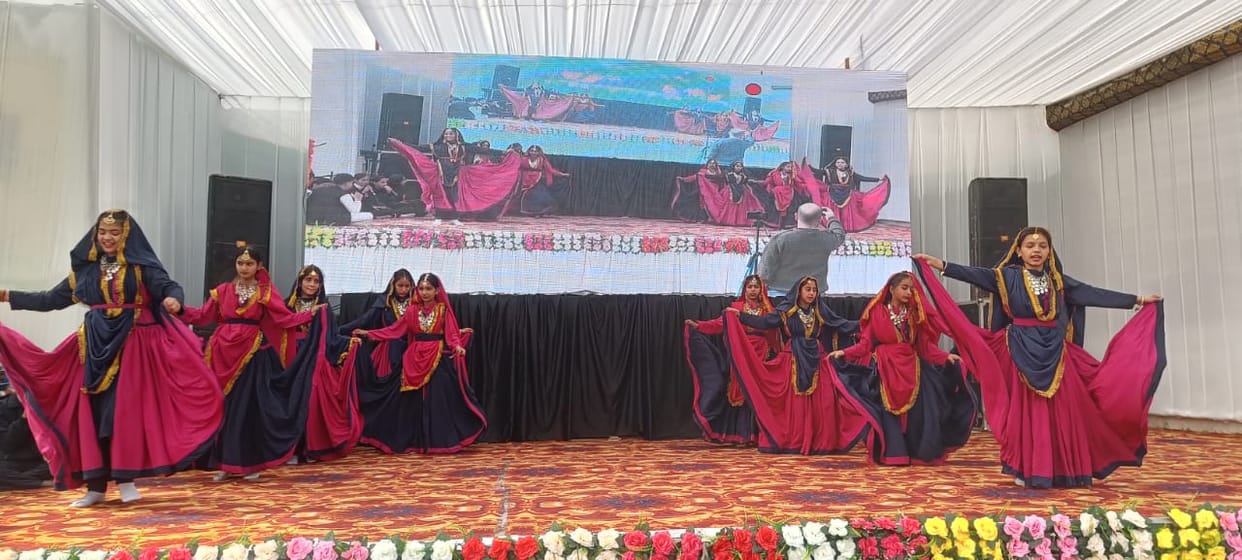 Children enthralled the audience at the annual prize distribution ceremony.