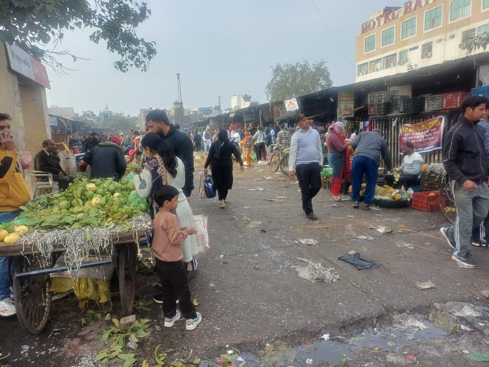 The vegetable market deteriorated in two days, the gate did not close at two o'clock, and the situation worsened due to the filth.