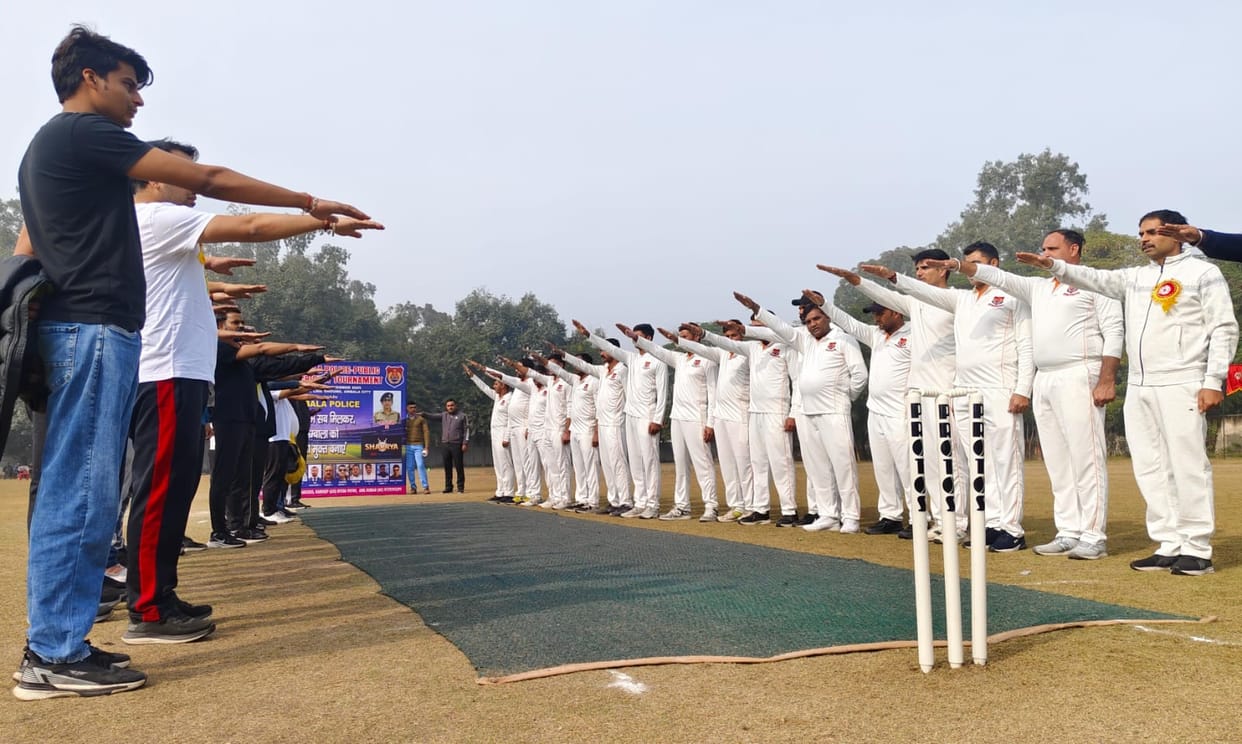 Police defeated the doctors' team in cricket, SP took a wicket