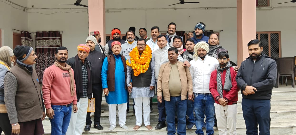 Sarvendra was unanimously elected as the district president of the Kshatriya Mahasabha.Sarvendra was unanimously elected as the district president of the Kshatriya Mahasabha.