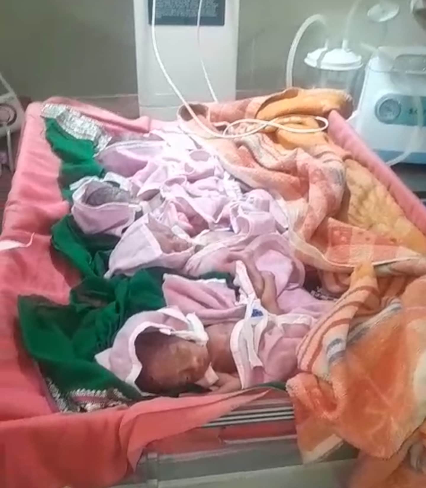 महिला ने एक साथ चार बच्चों को जन्म दिया