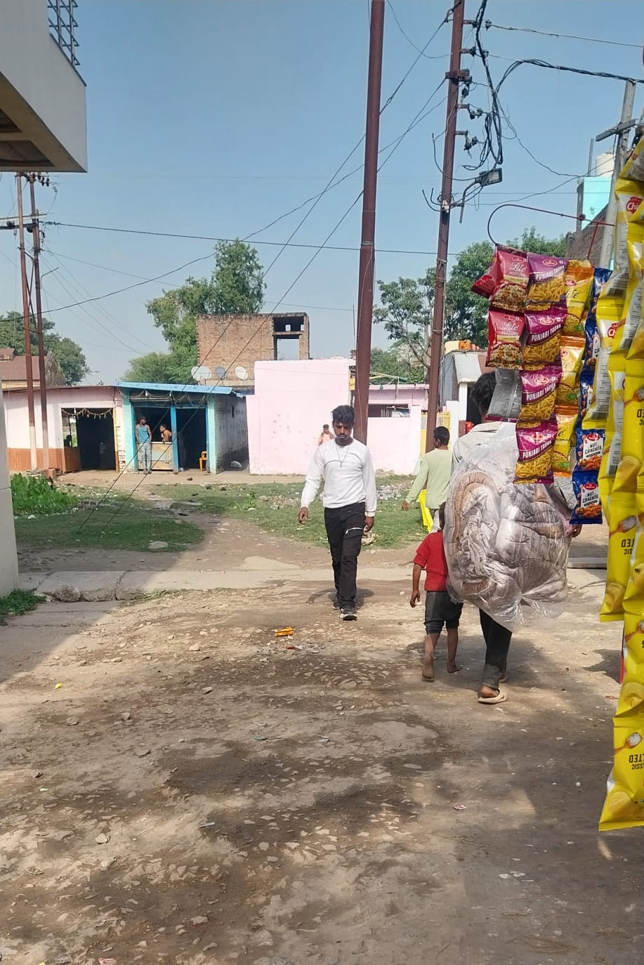 Siddharthnagar News: Demand for jackets and blankets increases, smugglers are becoming rich
