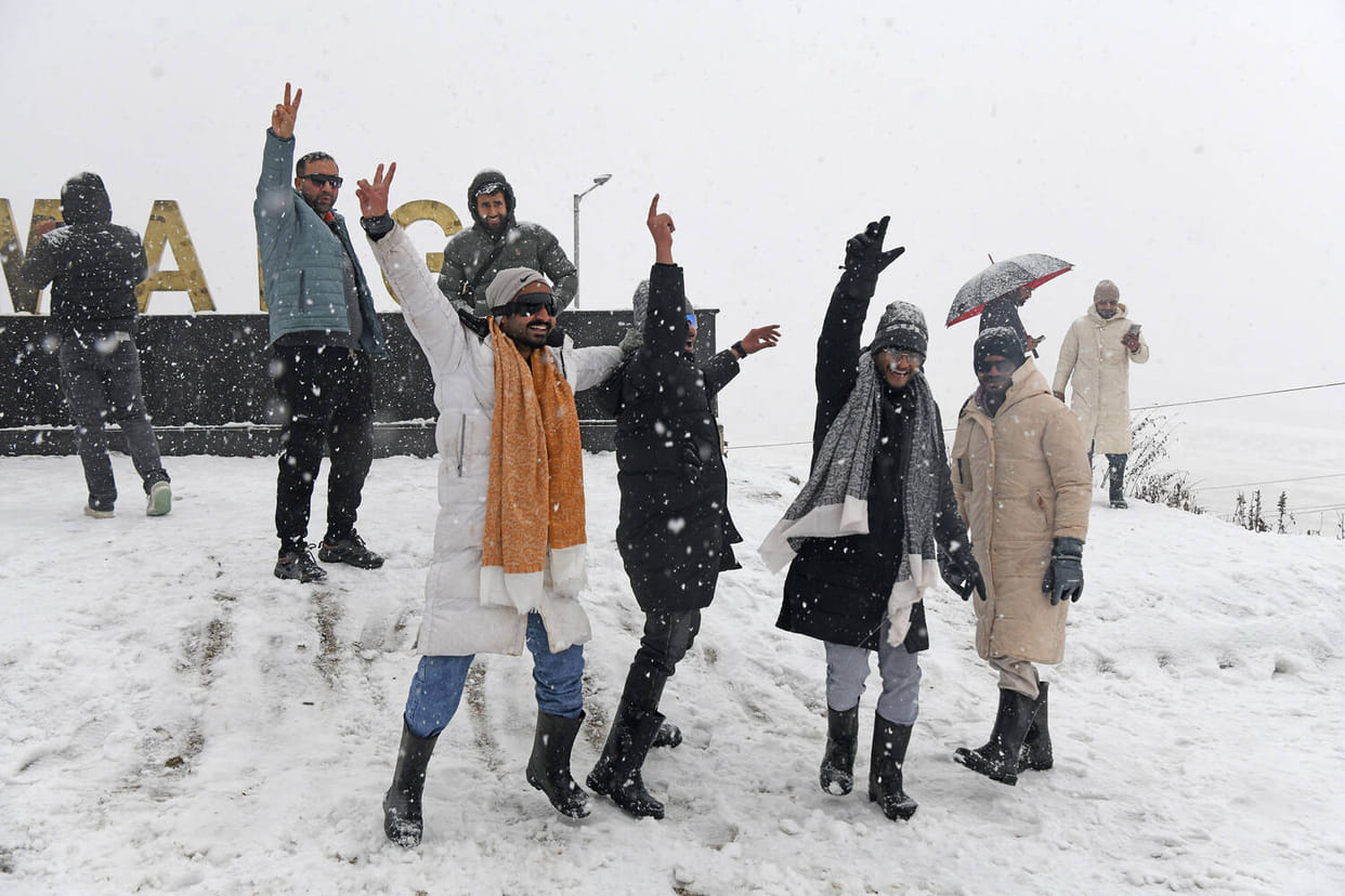 Srinagar, Snowfall, Gulmarg, Tourist Reached
