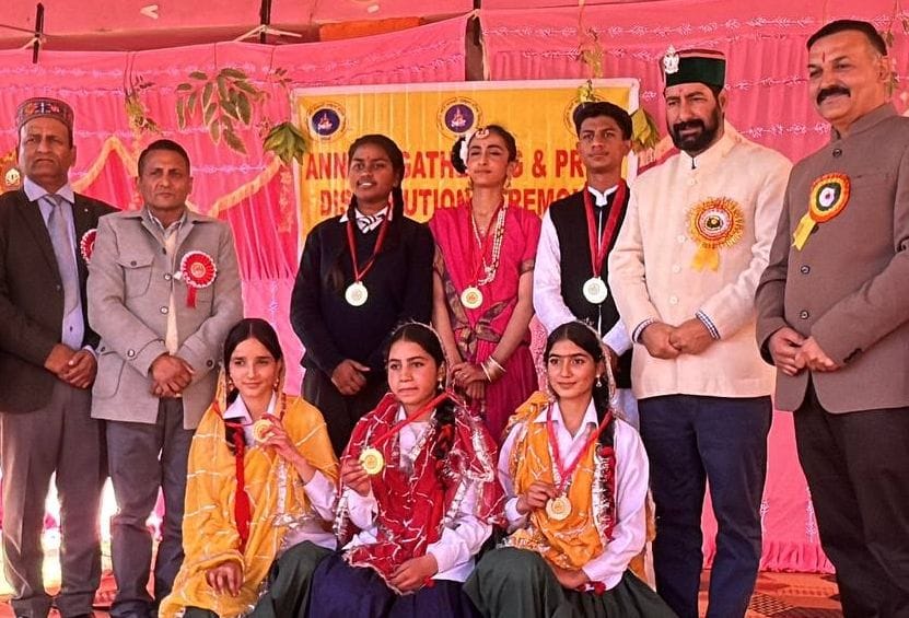 Students of Chamiyan School gave the message of Chitta free Himachal.