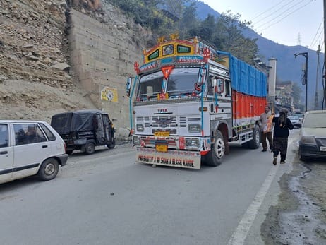 A truck broke down on NH-5, causing traffic jams