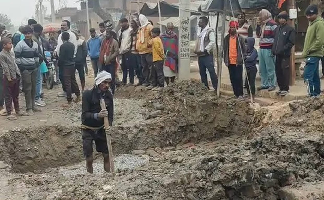 Overloaded vehicles destroyed the culvert, causing traffic jams in the market.
