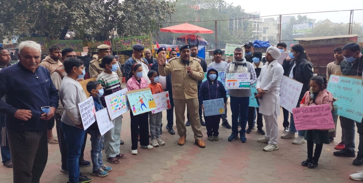 Street plays were used to raise awareness about air and noise pollution.