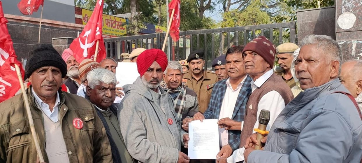 Protest against the abolition of MNREGA, demonstration at DC office