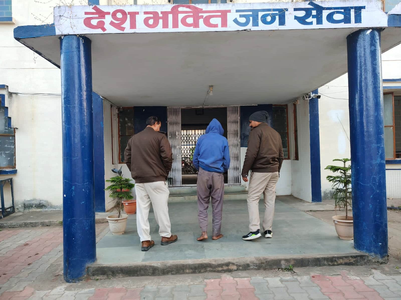 पुलिस की गिरफ्त में आरोपी।