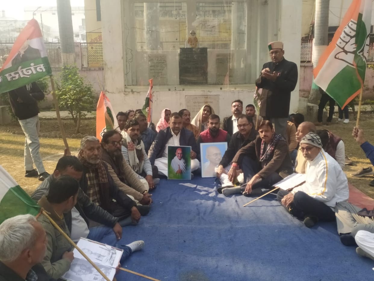 Congress protests against the removal of Mahatma Gandhi's name from MNREGA