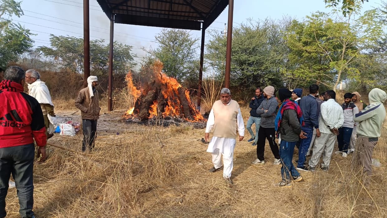 After 34 hours, the young couple was cremated on the same funeral pyre.
