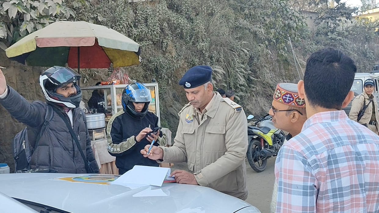 Strict action against traffic rule violators in Ghumarwin