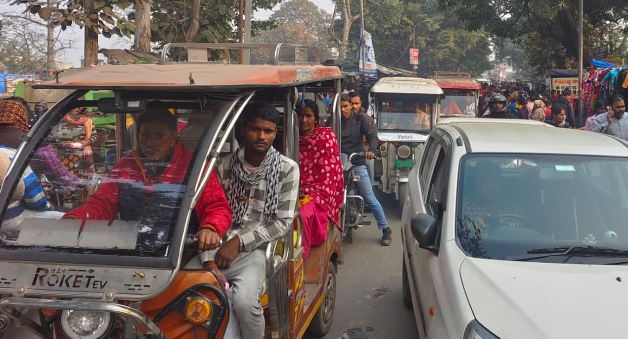 E-rickshaws are running at will, not on fixed routes