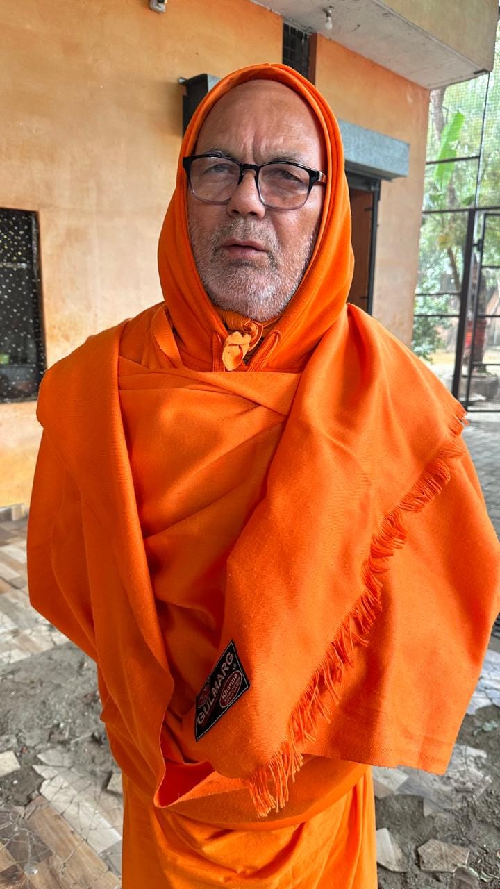 The incident took place at the Nageshwar Dham Pakka Ghat temple, where four criminals committed the crime